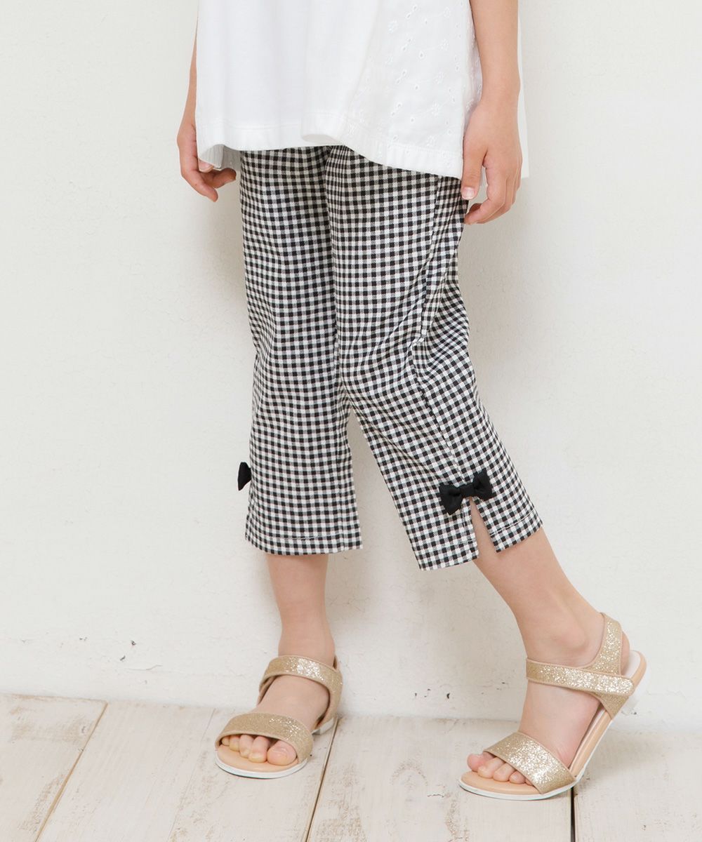 Children's clothing girl Gingham Check pattern stretch twill with ribbon three-quarter length pants white x black (10) model image