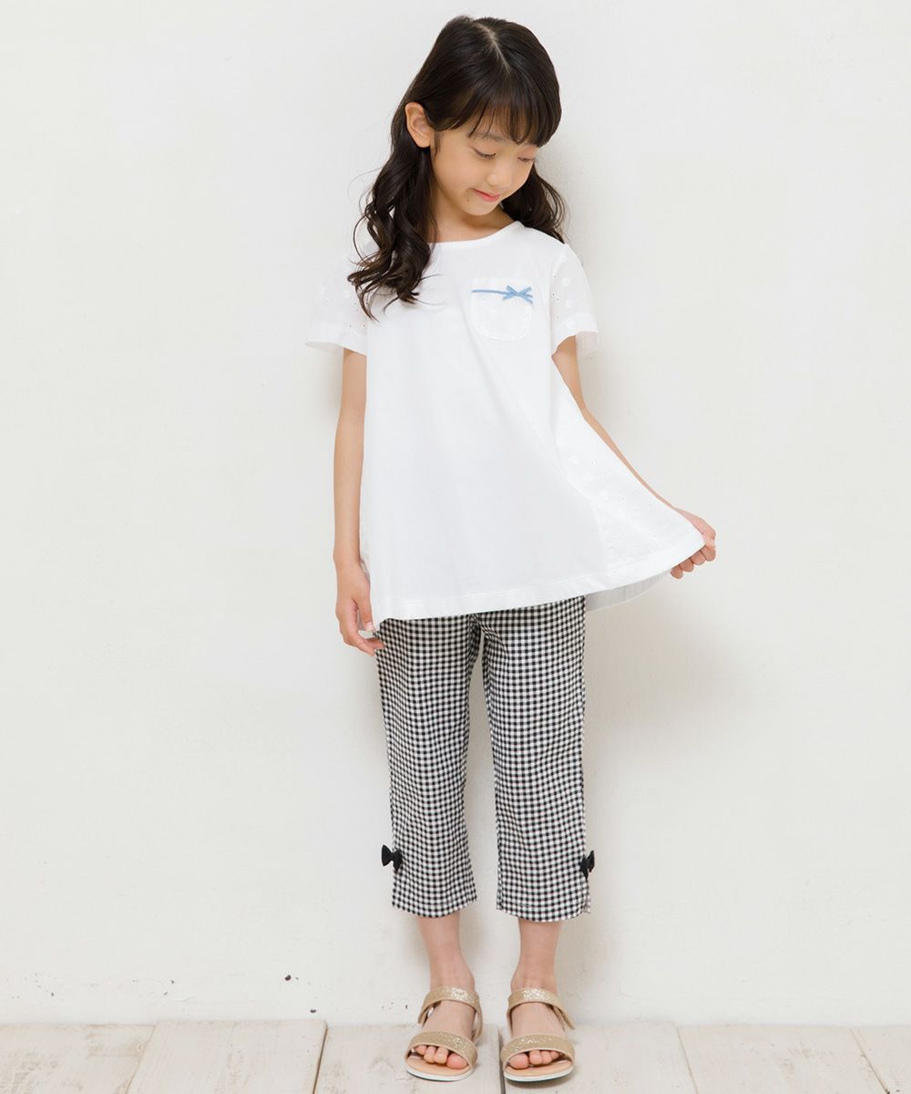 Children's clothing girl Gingham check pattern stretch twill with ribbon three-quarter length pants white x black (10) model image 4