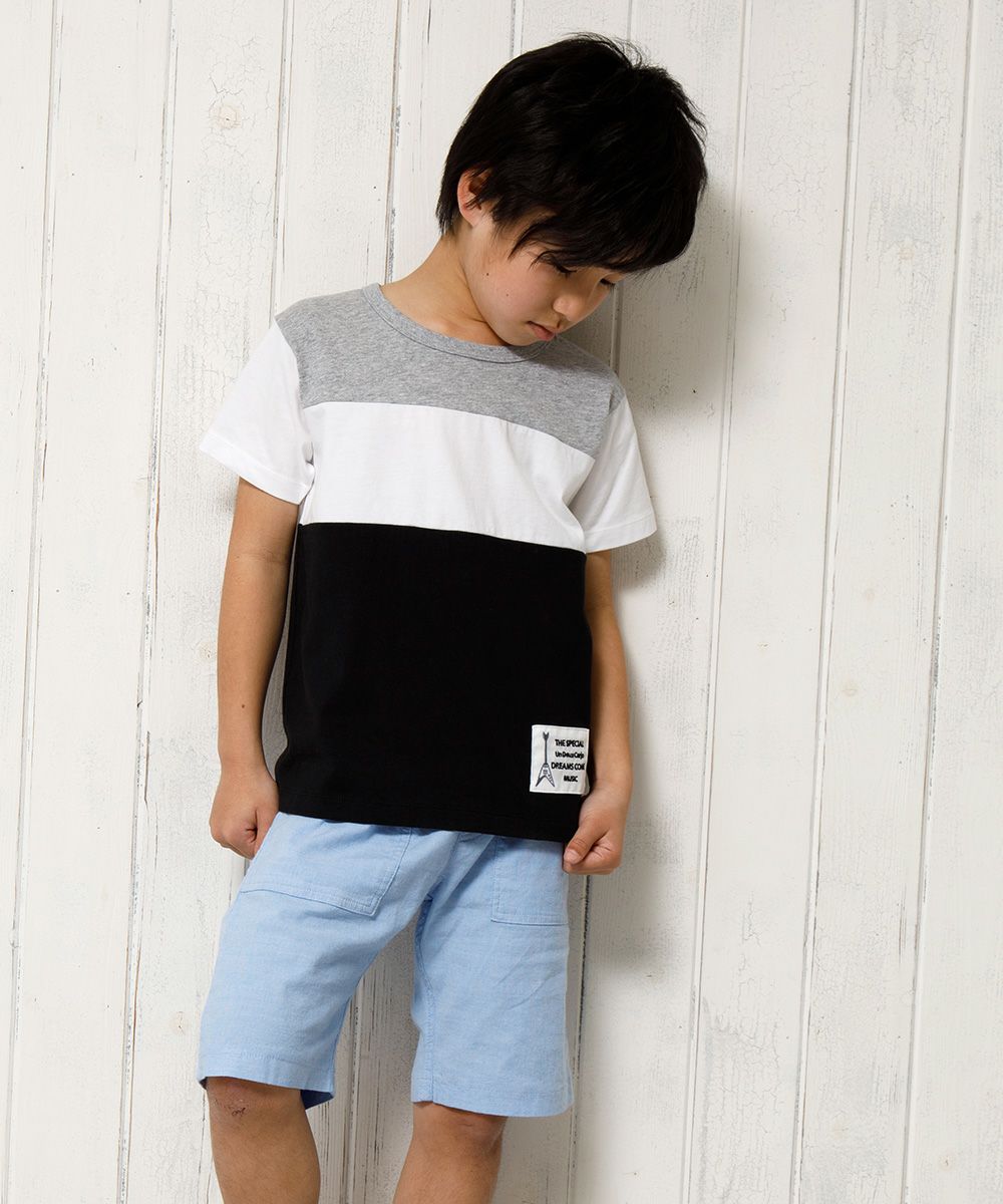100 % cotton color scheme switching T -shirt with guitar uplique Black model image 3