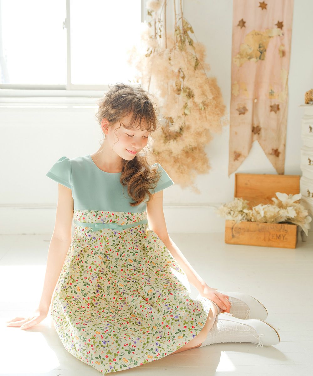 A floral dress dress with a ribbon made in Japan Green model image 4