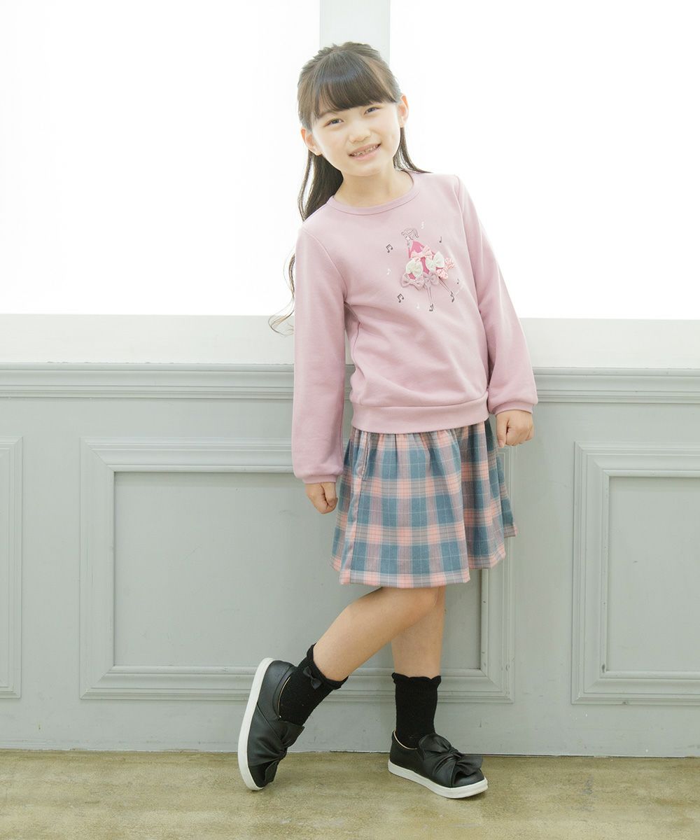 Children's clothing girl girl motif & ribbon back trainer pink (02) model image whole body