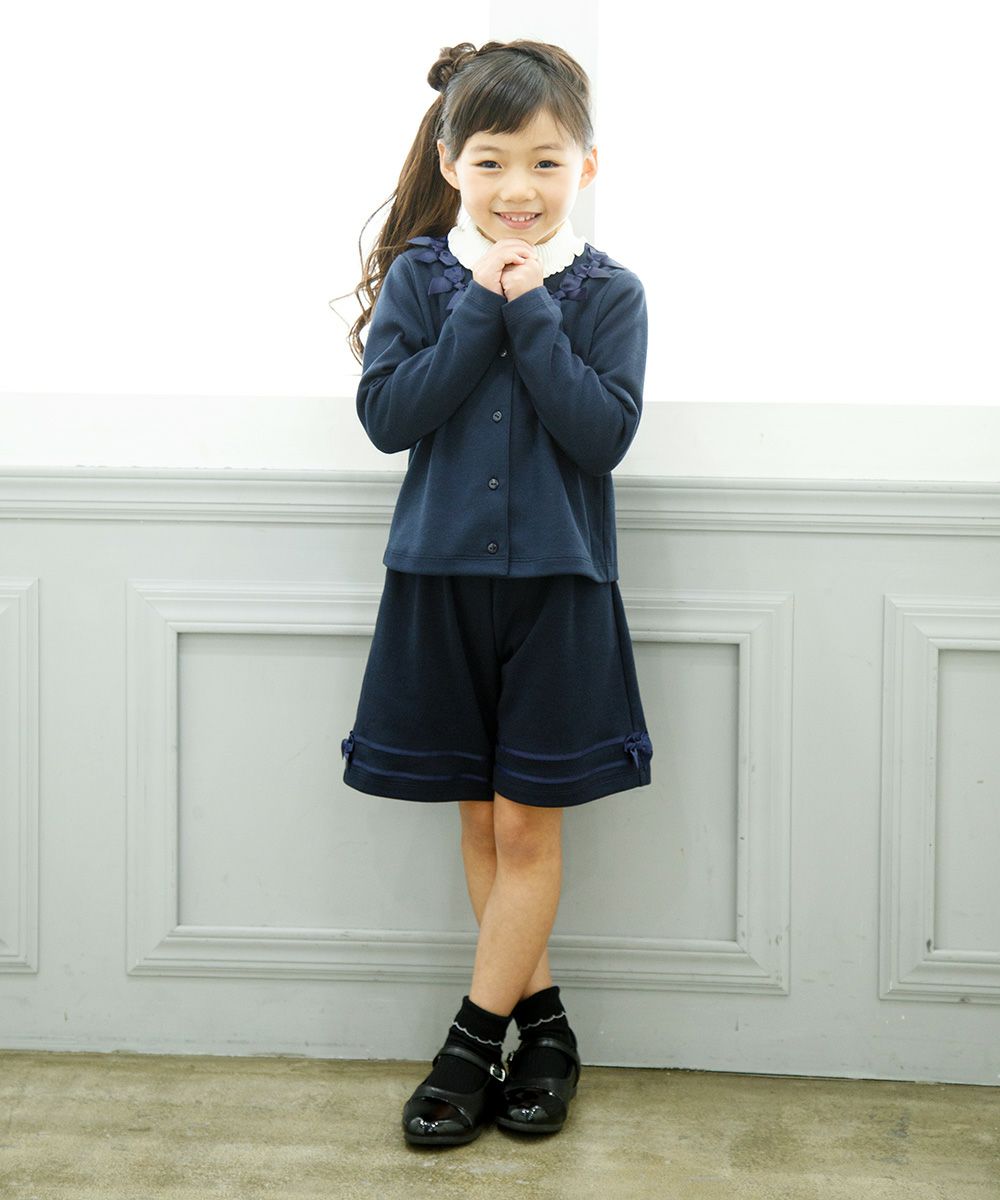 Children's clothing girl with double knit ribbon culotto pants navy (06) model image whole body