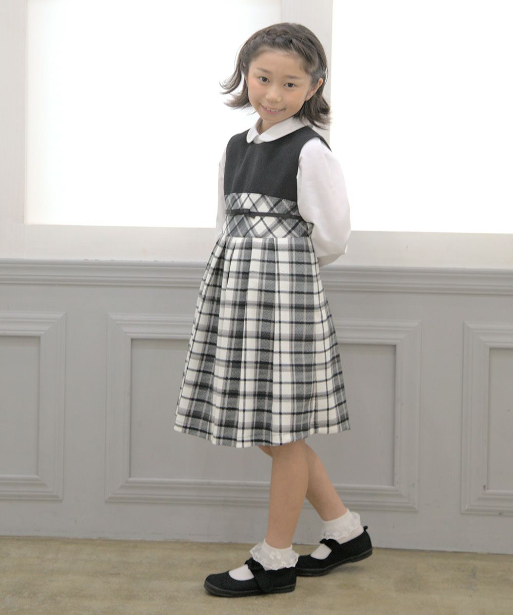 A dress with a Japanese check pattern ribbon White/Black model image whole body