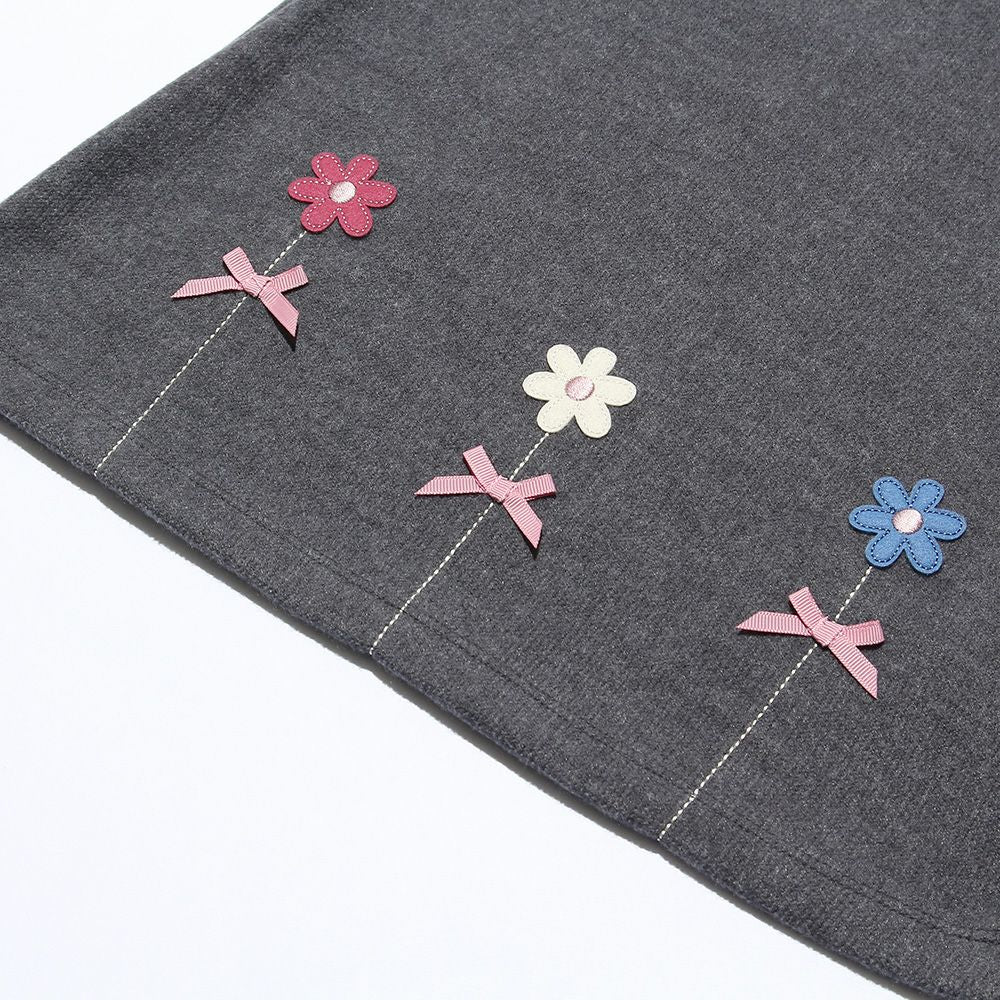 Brushed material with shoulder frills & flower motif A line dress Misty Gray Design point 1