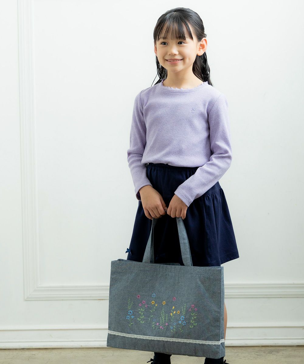 Flower embroidery training tote bag Navy model image whole body
