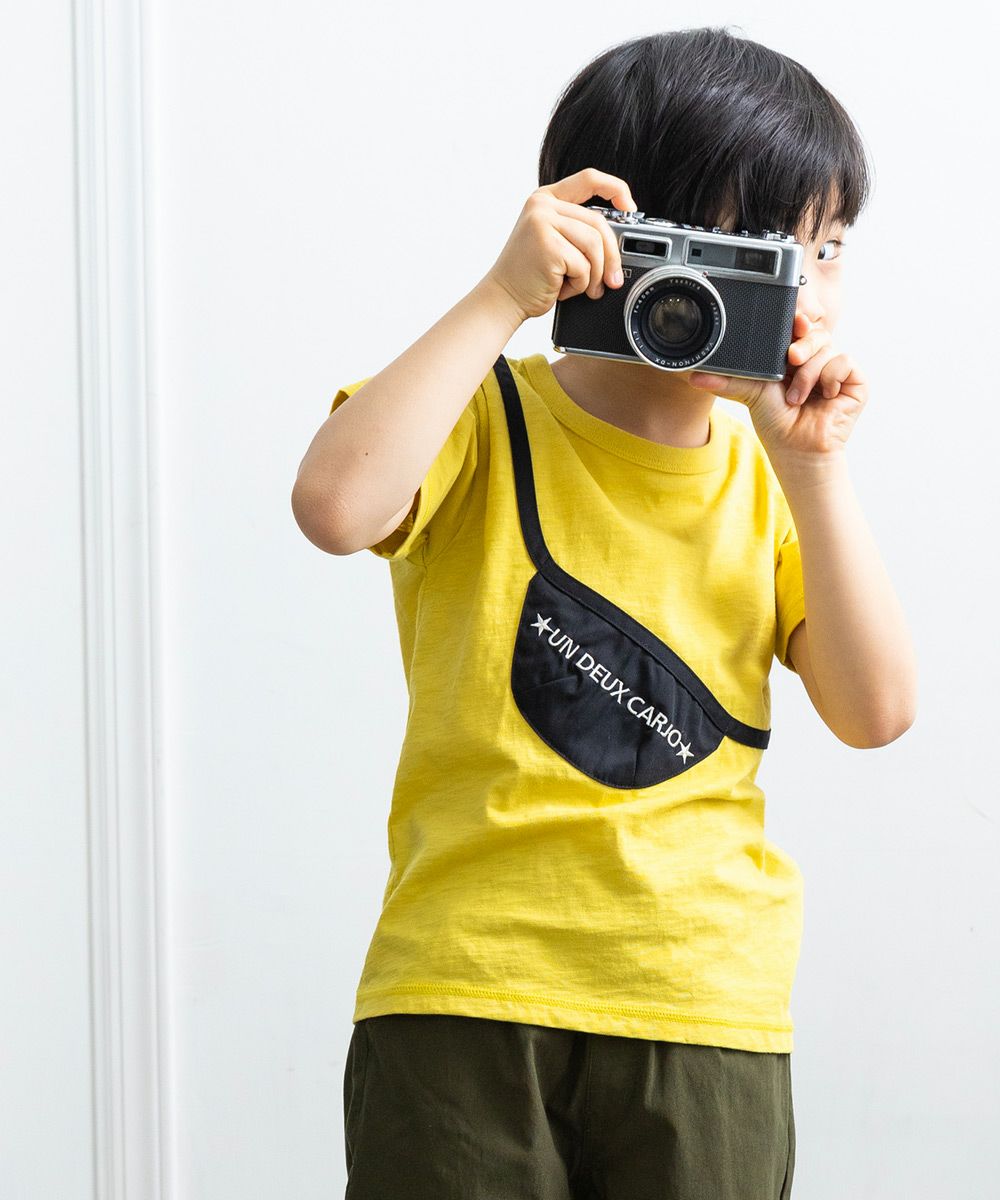 Sling bag-style T -shirt Yellow model image 3