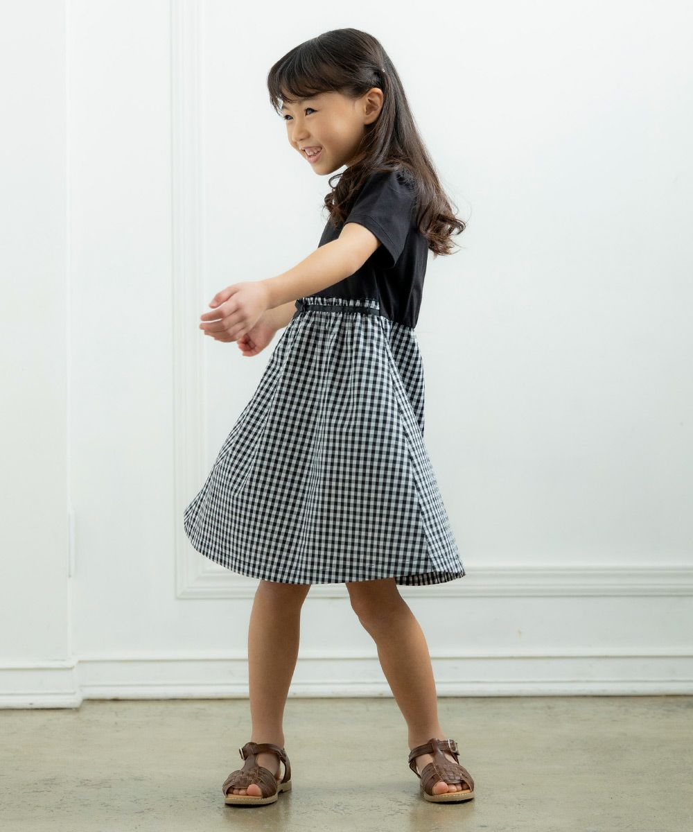 Gingham check contrast fabric dress Black model image 3