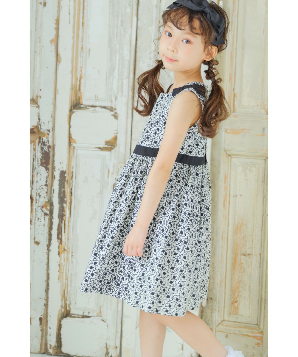 Made in Japan Floral pattern dress with ribbon White/Black model image whole body