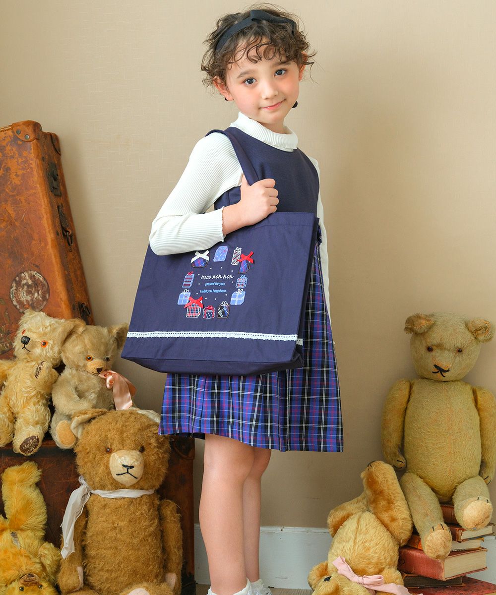 Present BOX embroidery tote bag Navy model image up