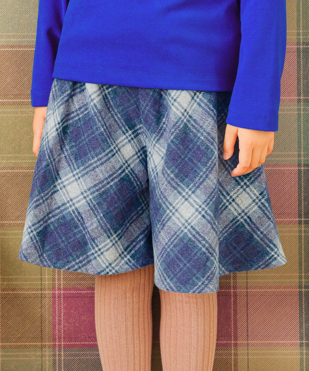 Plaid lined culottes Blue model image whole body