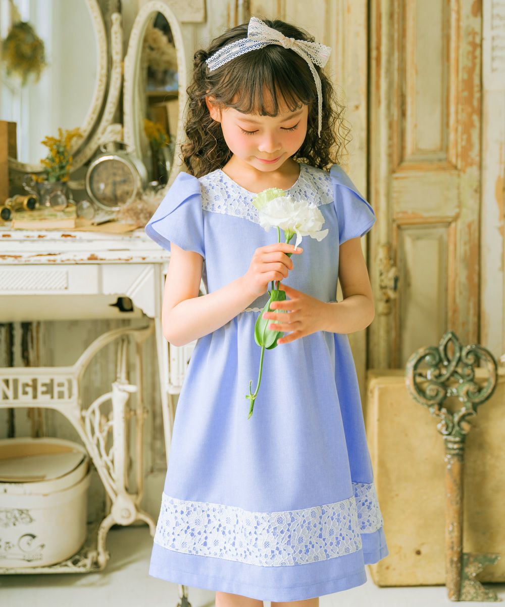 Japanese floral lace dress Blue model image up
