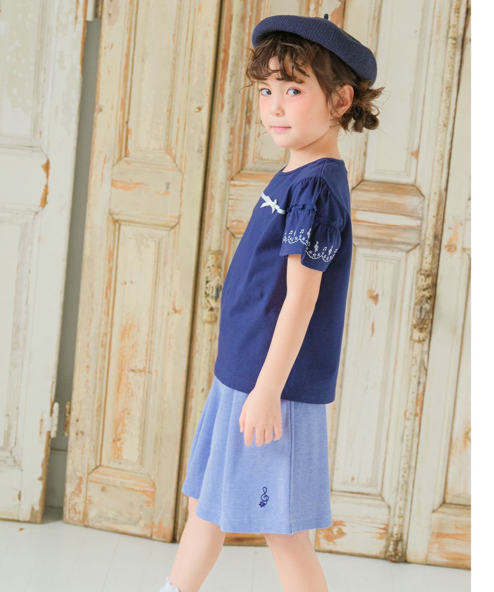 Striped pattern with button with button embroidery culottes Blue model image whole body